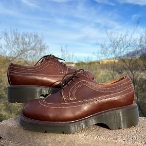 🏴󠁧󠁢󠁥󠁮󠁧󠁿 Vintage Dr. Martens MIE Platform Babydoll Brogue Brown Wingtips UK 7